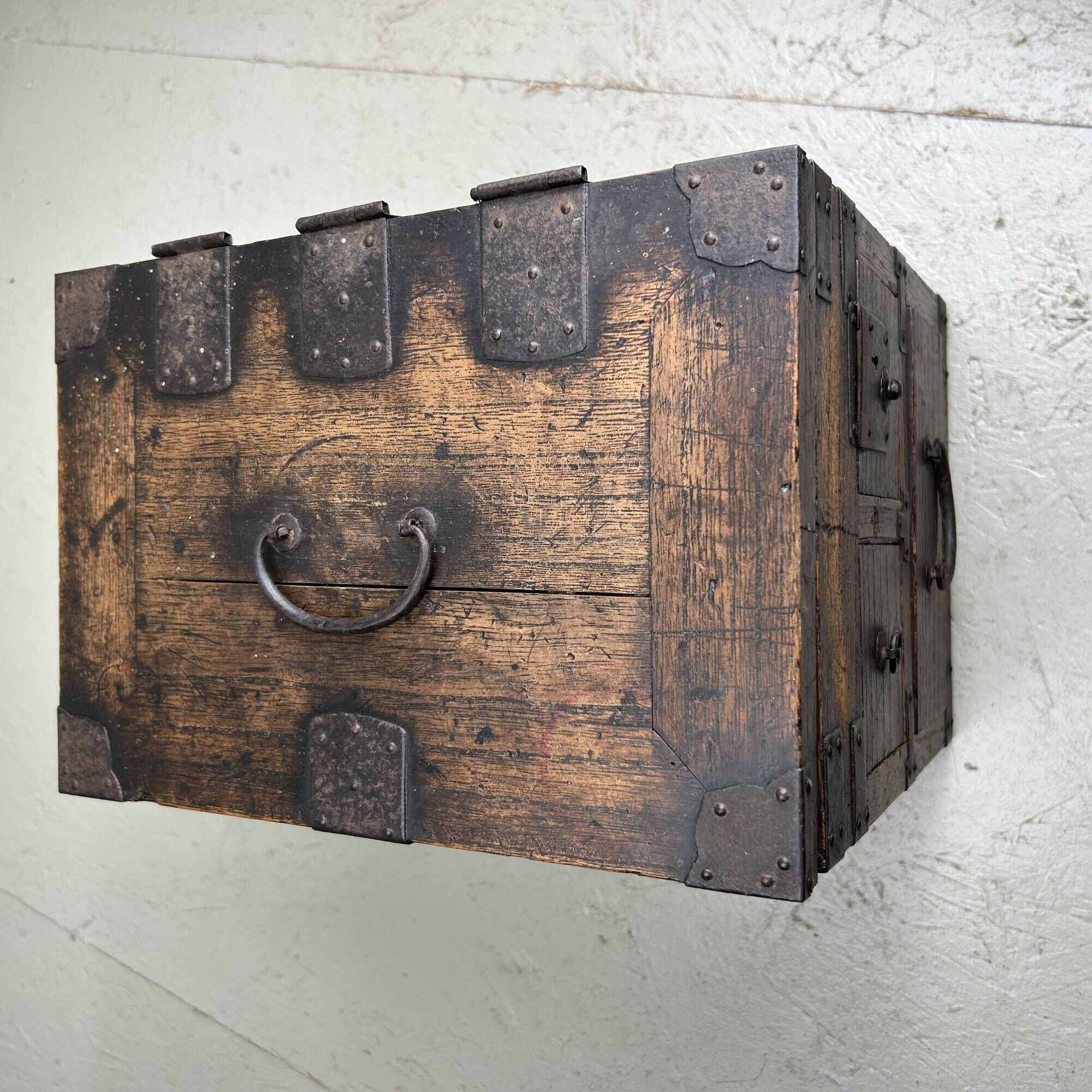 Antique Kake-suzuri (懸硯) from the Meiji period, Japan.