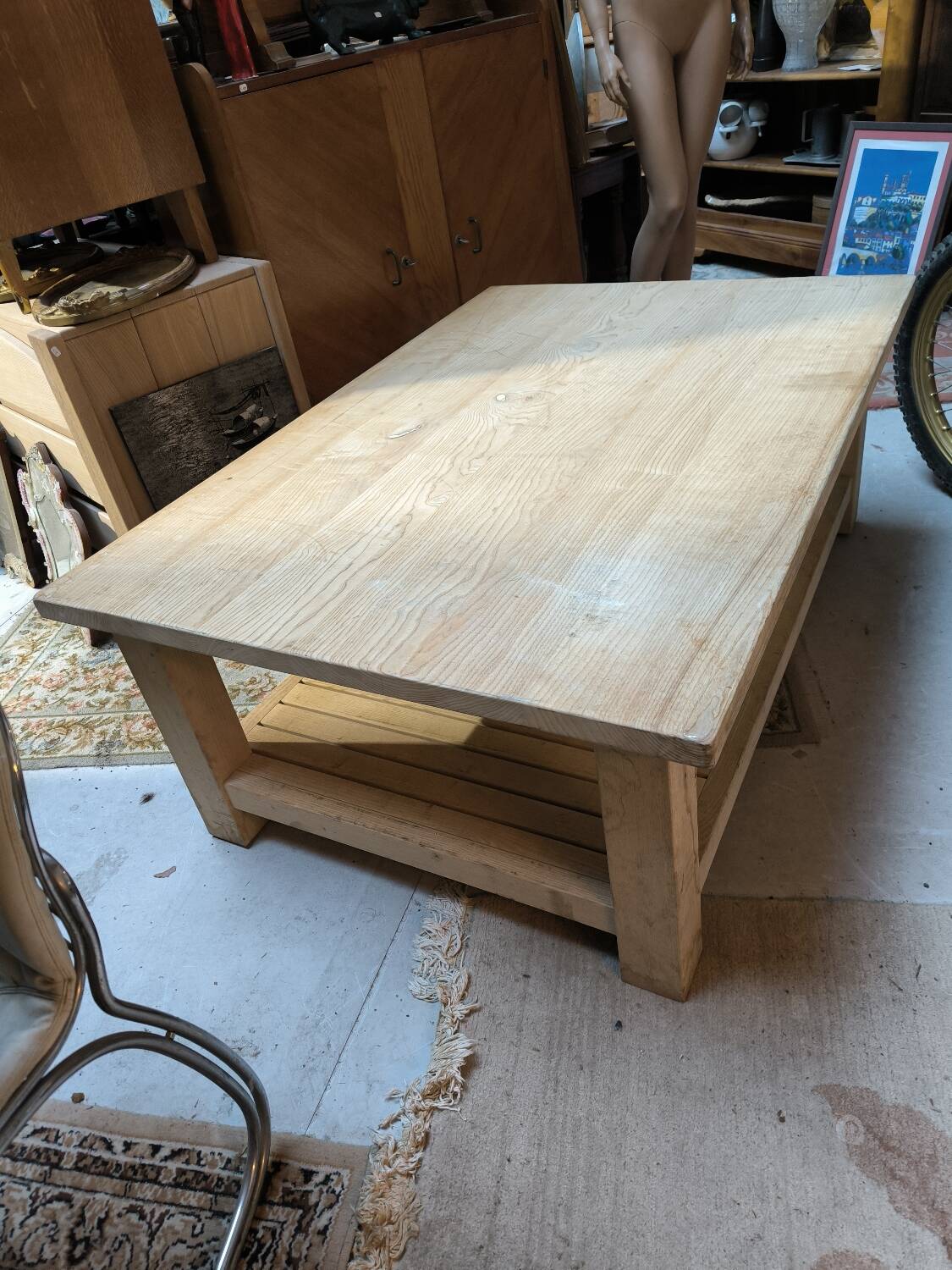 Table basse en frêne massif double plateau vers 1980