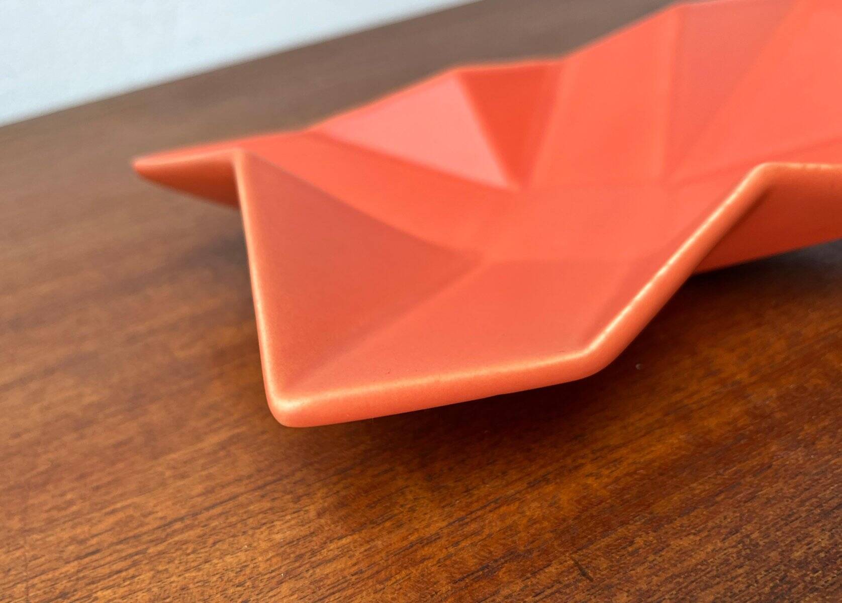Postmodern minimalist ceramic bowl from the Asa collection, 1980s.