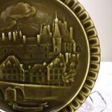 Plate in slip Gien decoration " castle of Gien "