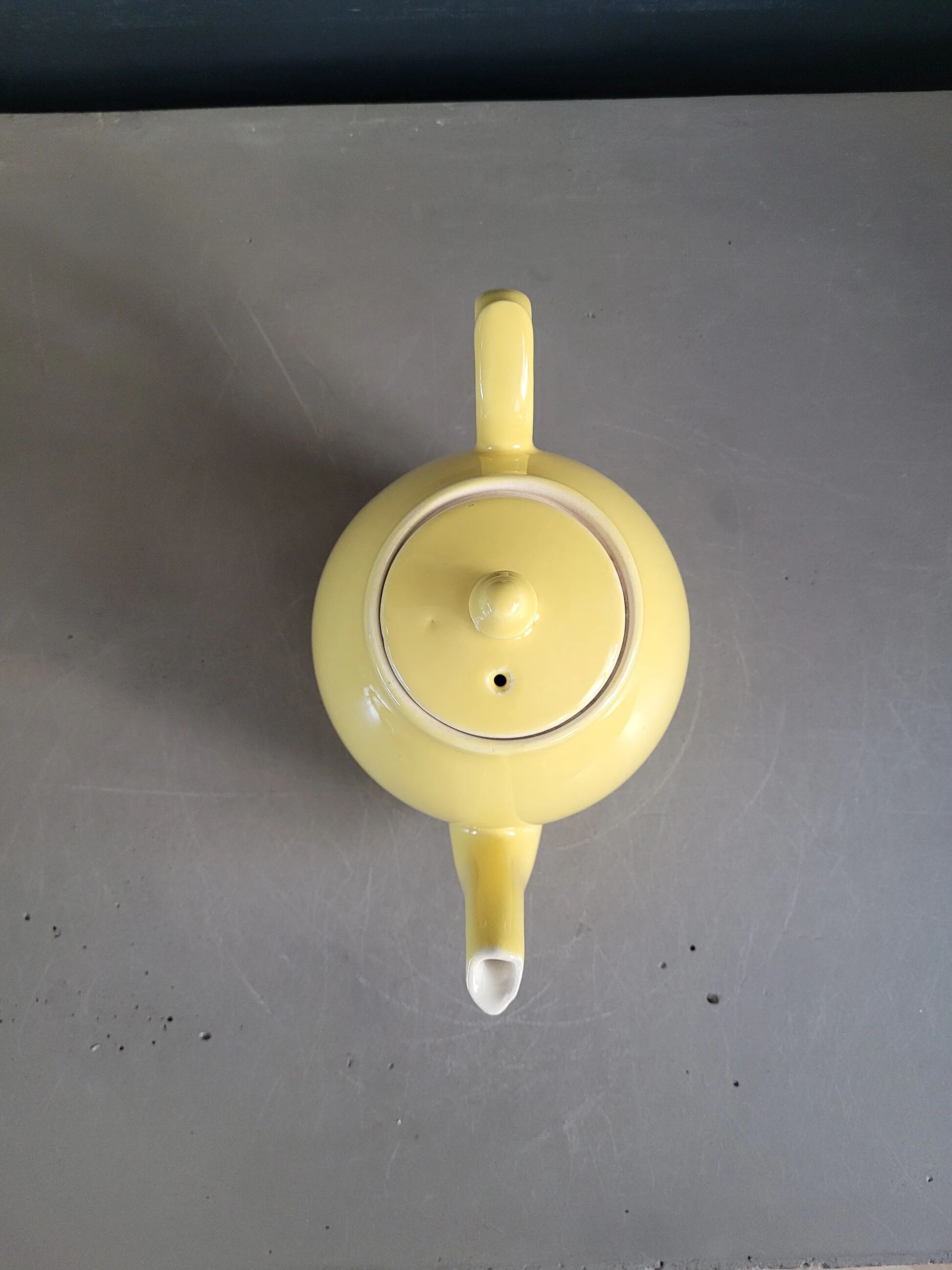 Old yellow porcelain teapot - 0.7L - Ref 890