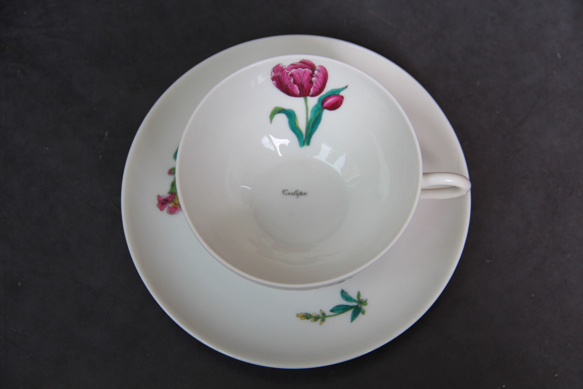 6 cups and sub-cups NBD Limoges illuminated by hand, floral patterns