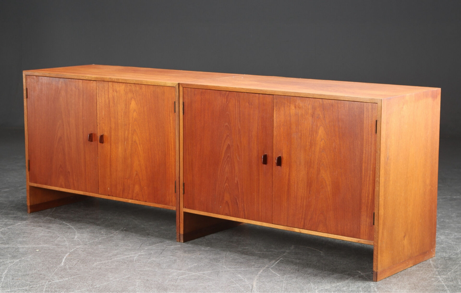 Paire de commodes en Teck par Hans J. Wegner pour Ry Møbler,