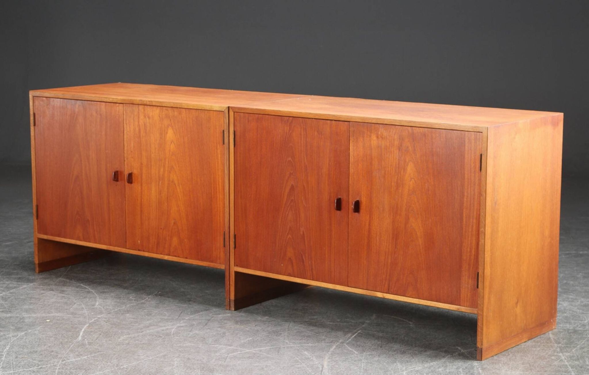 Paire de commodes en Teck par Hans J. Wegner pour Ry Møbler,