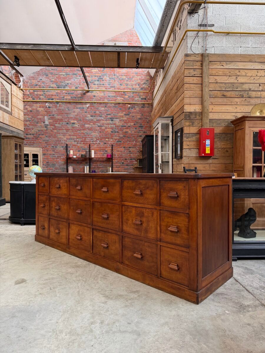 Ancien meuble de métier XXL en hêtre