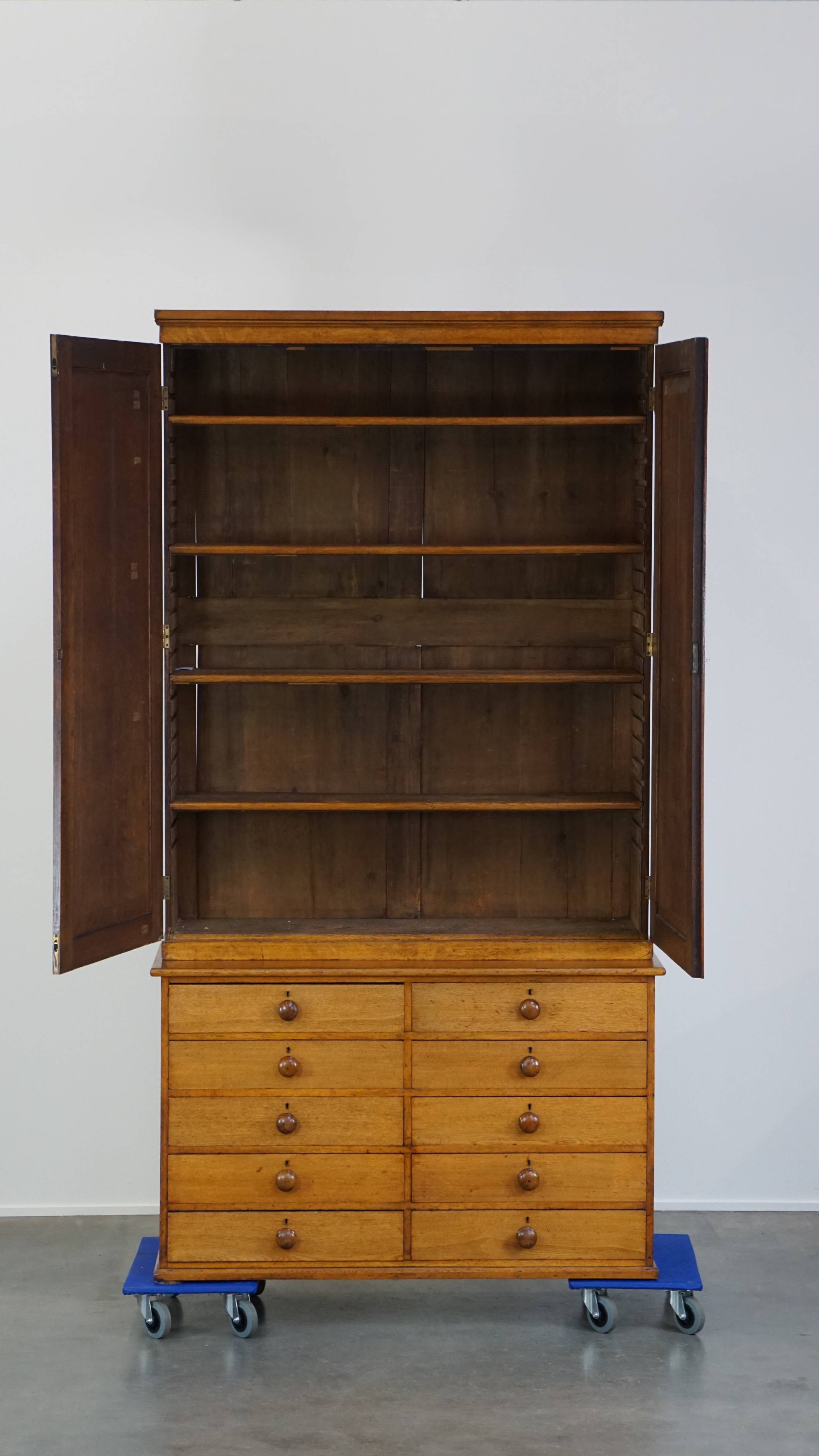 English Victorian sideboard/housekeeper cupboard with 10 drawers and 5 shelves
