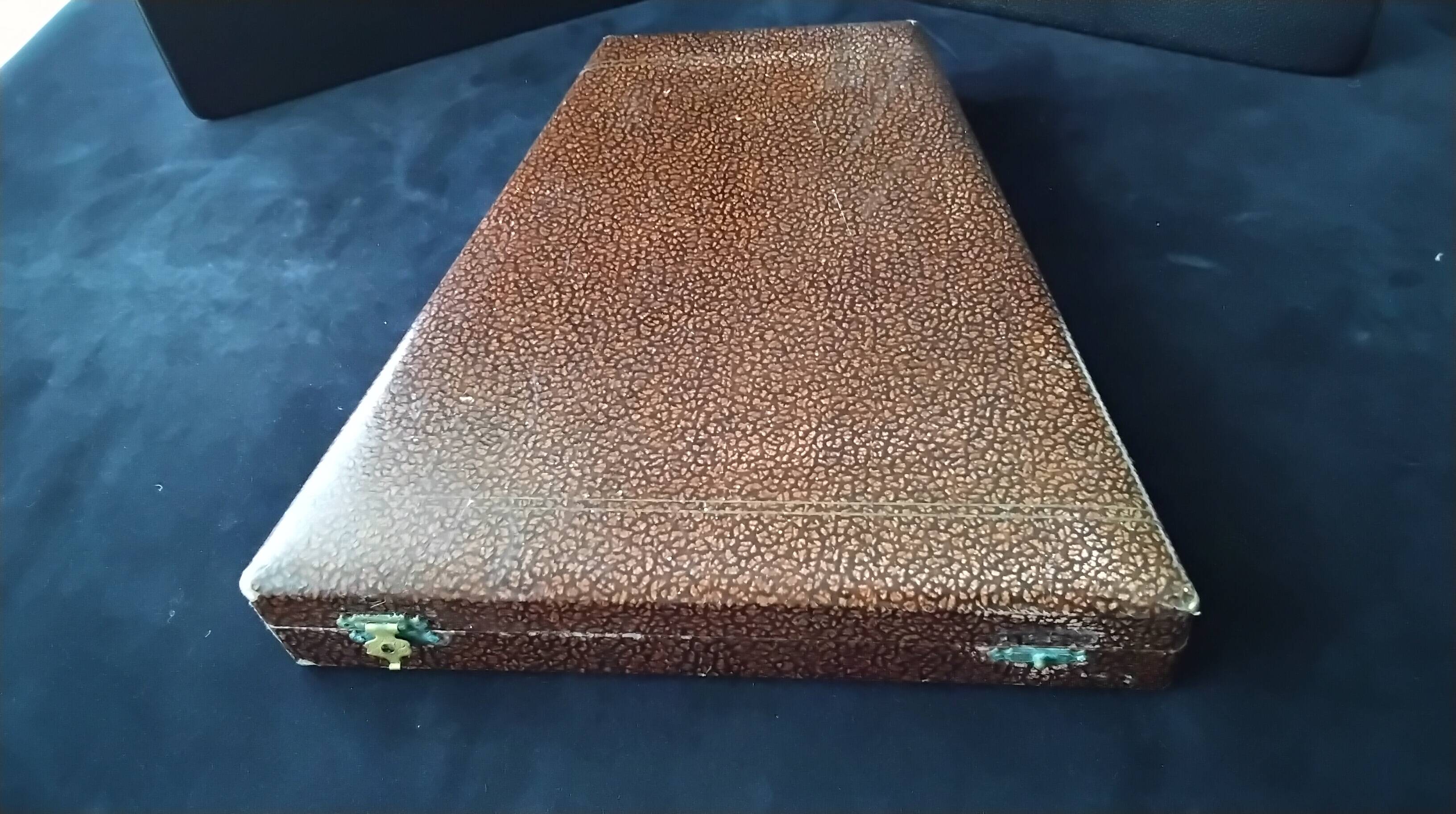 Coffret de 10 couteaux vintage  manches en bakélite brune