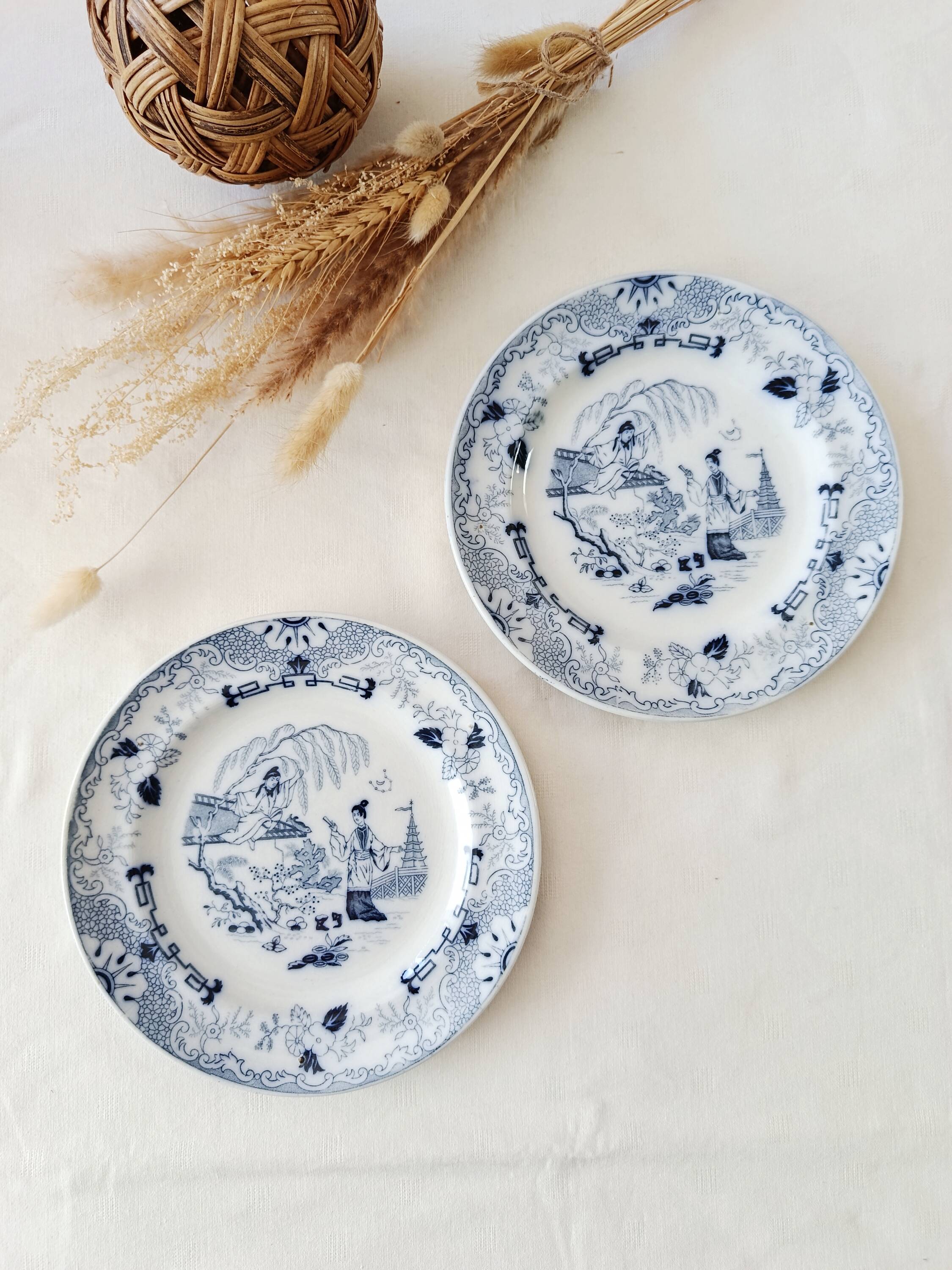 Set of 2 flat plates Petrus Regout, Timor