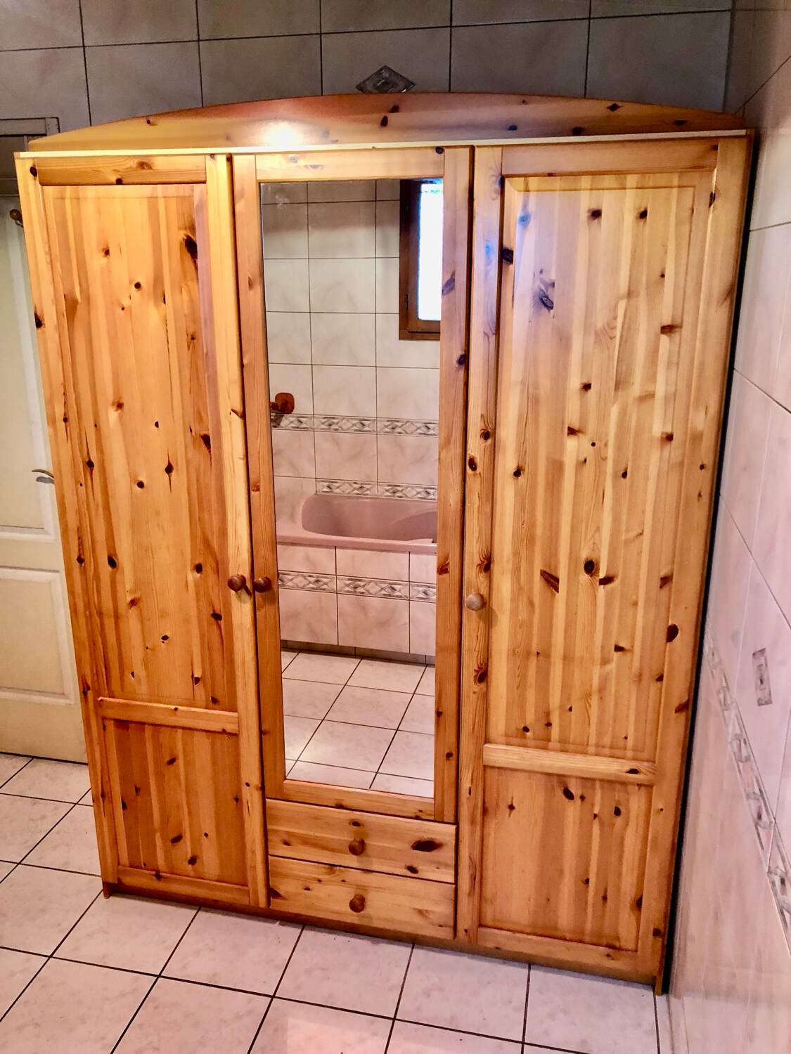 Armoire en pin massif