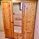 Armoire en pin massif