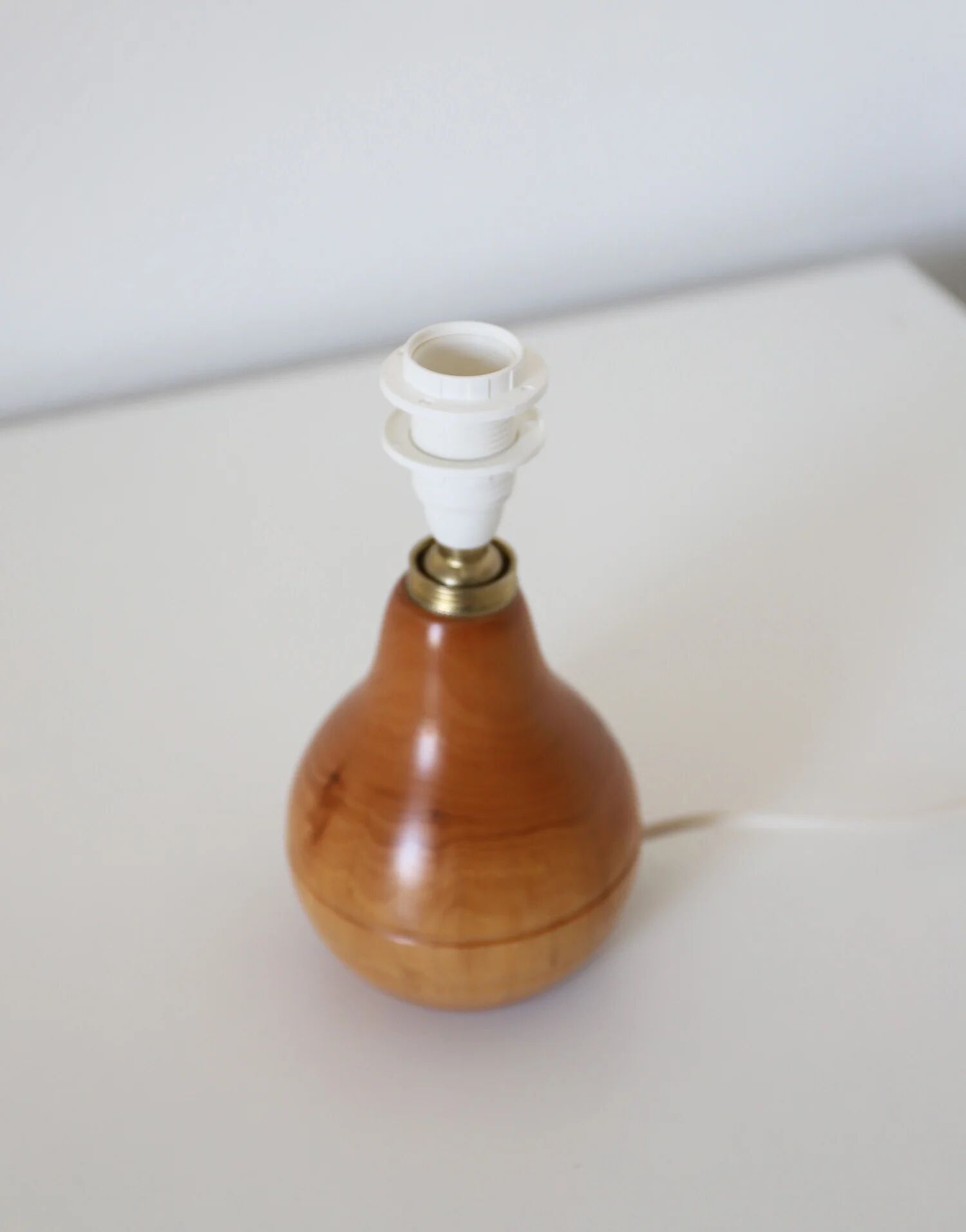 Lampe à poser vintage, pied en bois années 60-70 et abat-jour imprimé