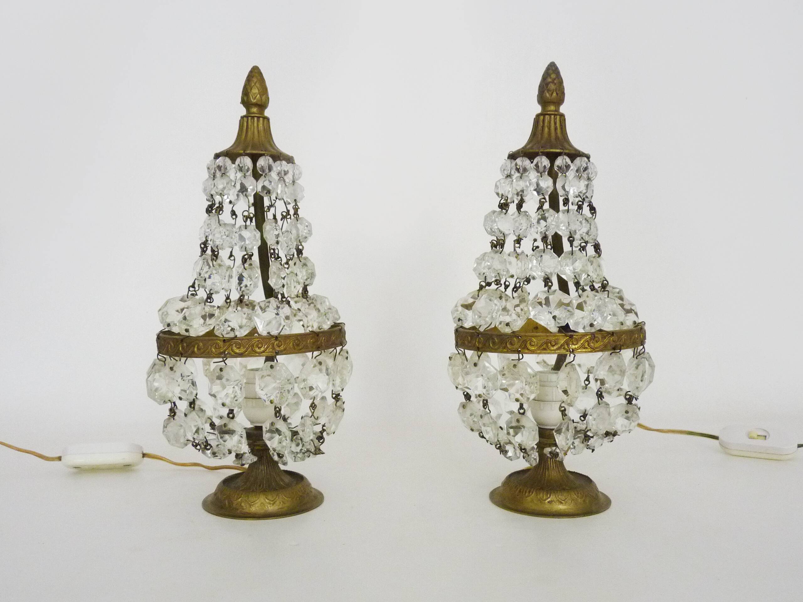 Pair of balloon lamps with pendants in Louis XVI Directoire style. 50