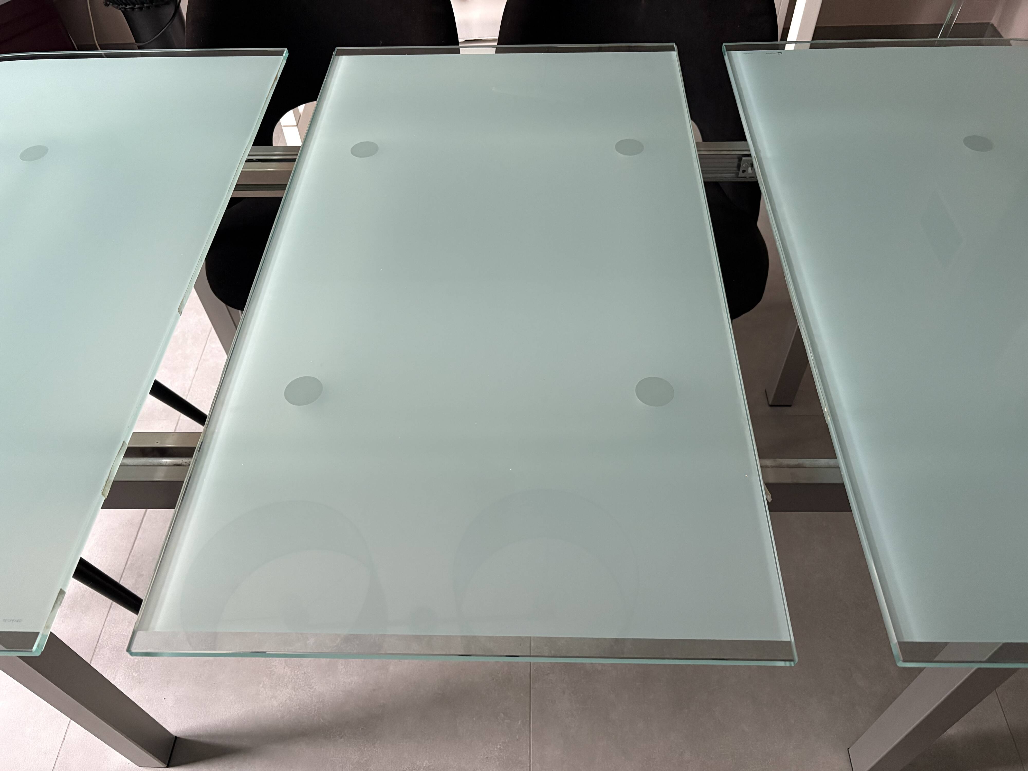 Calligaris oval table with glass extension