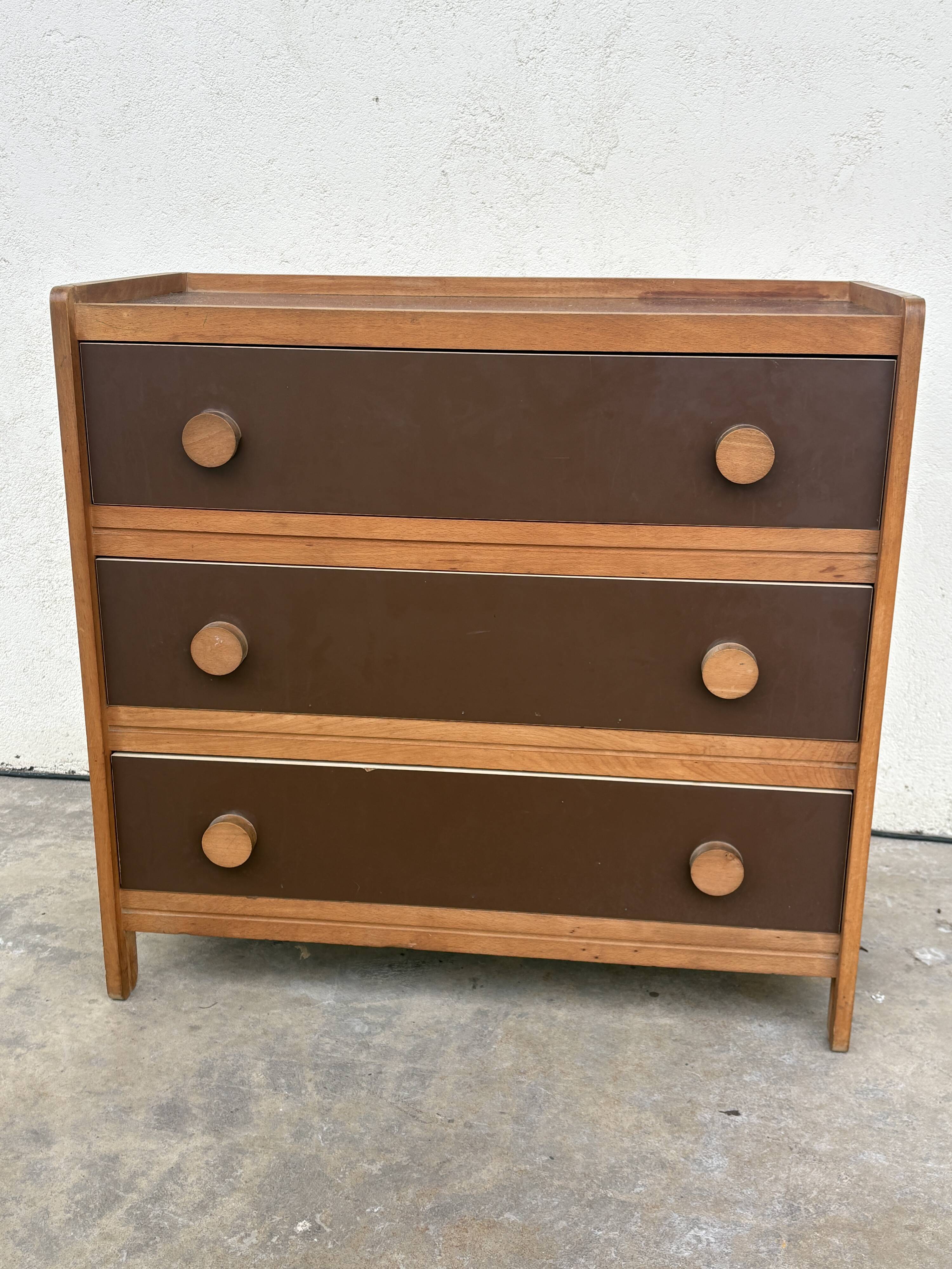 Chest of drawers