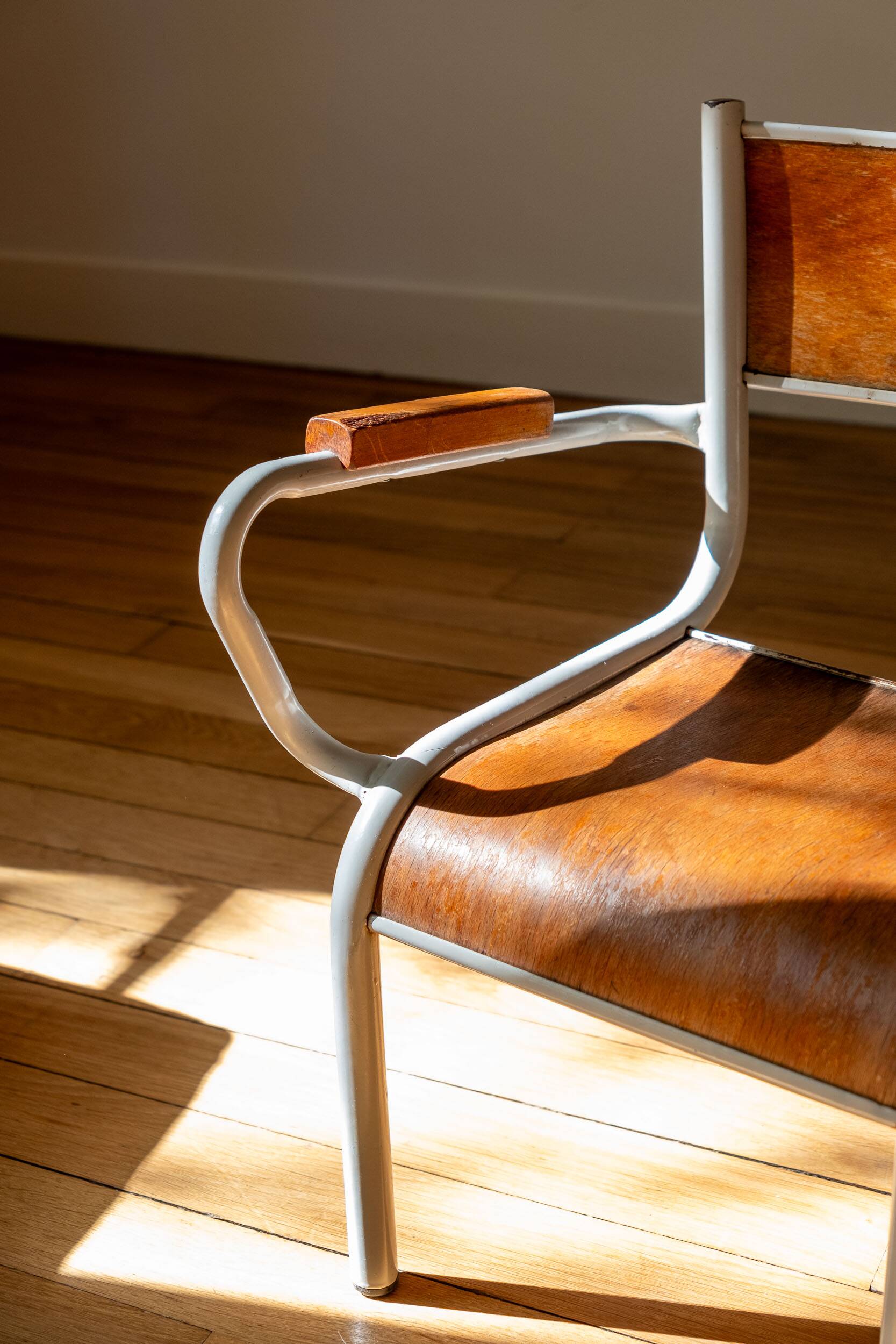 Chaise à accoudoirs pour enfant - Mobilier scolaire vintage, années 50-60