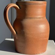 Grande carafe en grès orange Grès Bonneval Made in France au dessous H18