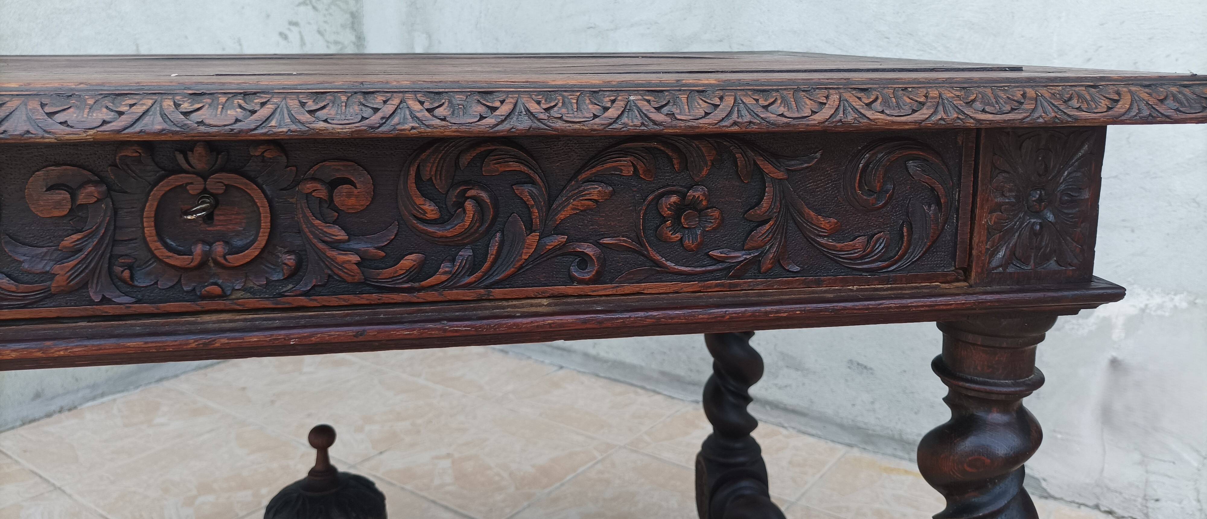 Bureau Louis XIII en chêne 19ème