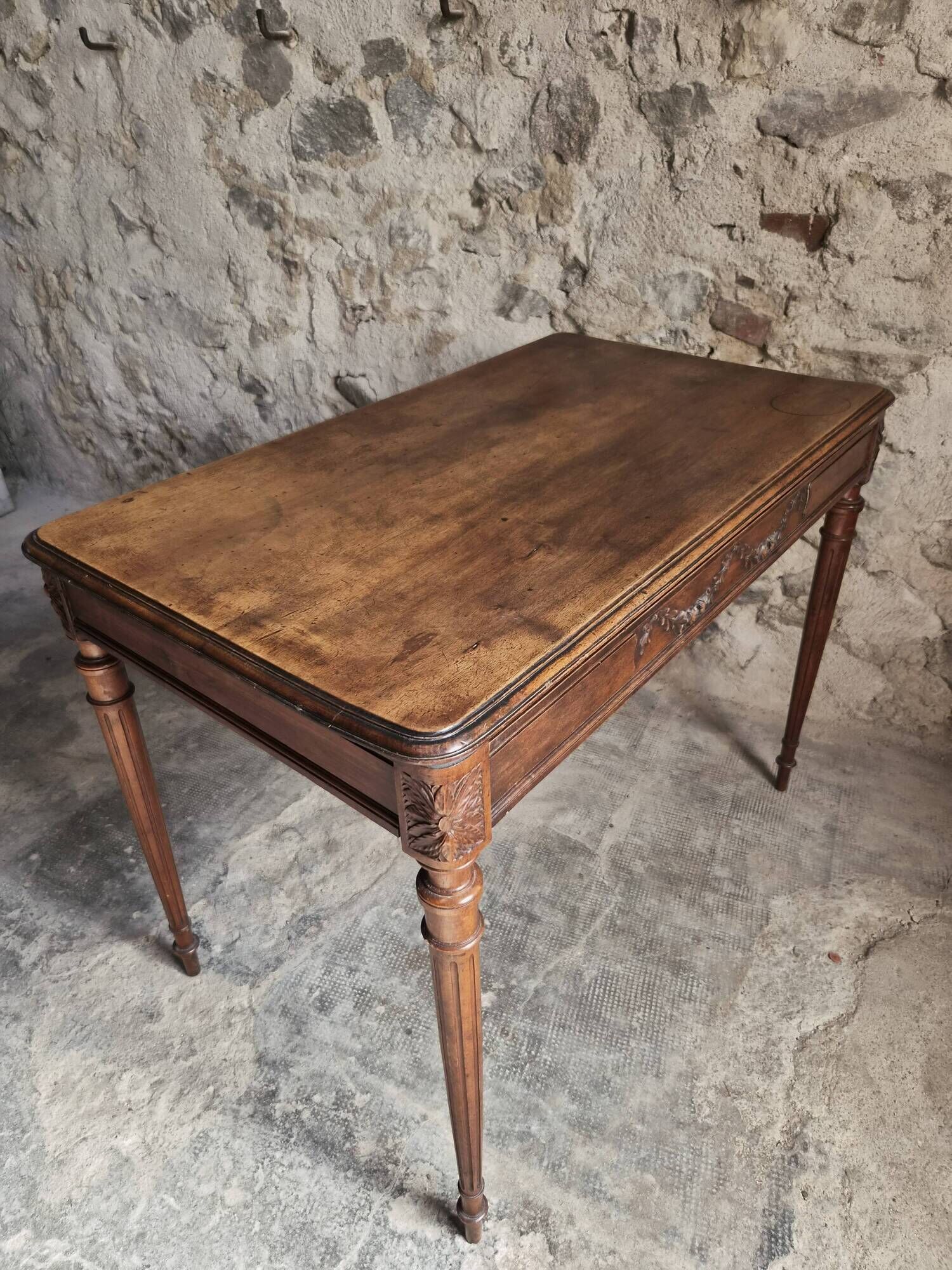 French antique writing desk in walnut, Louis XVI style, late 19th century, circa 1880–1900.
