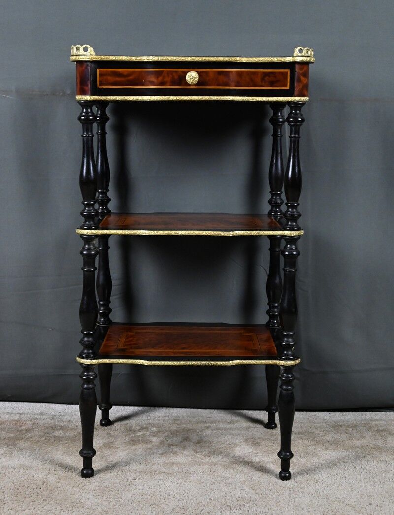 Petite table de salon en marqueterie, style Napoléon III – 2ème partie XIXe