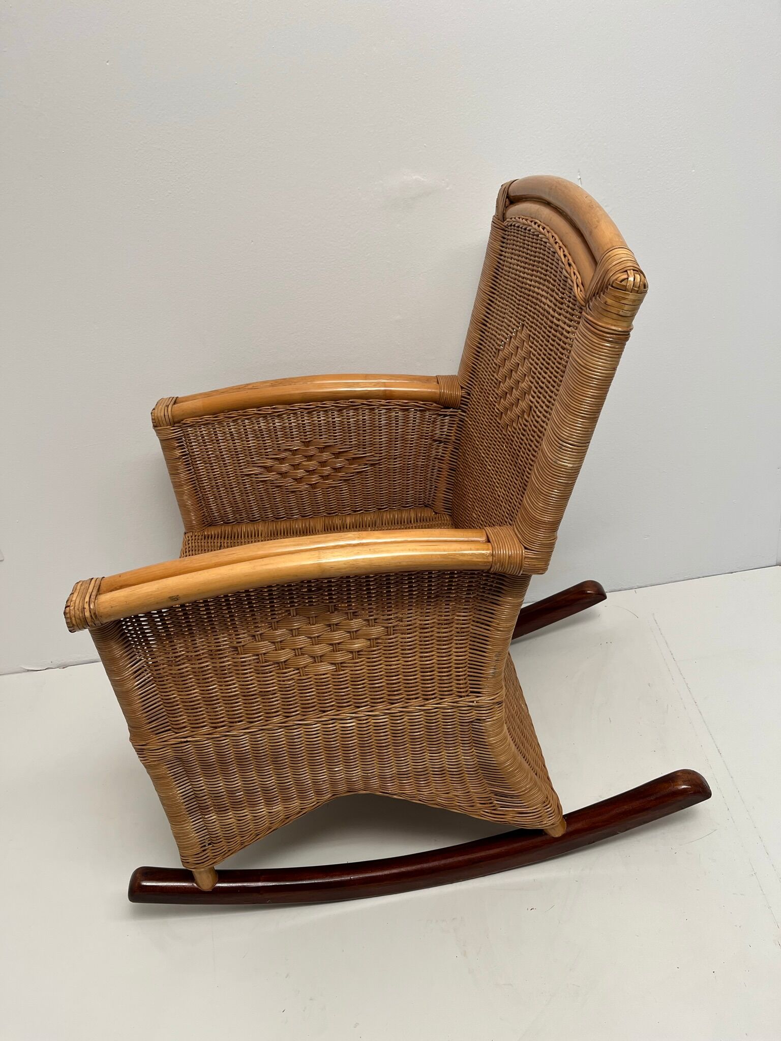 Rocking chair en rotin