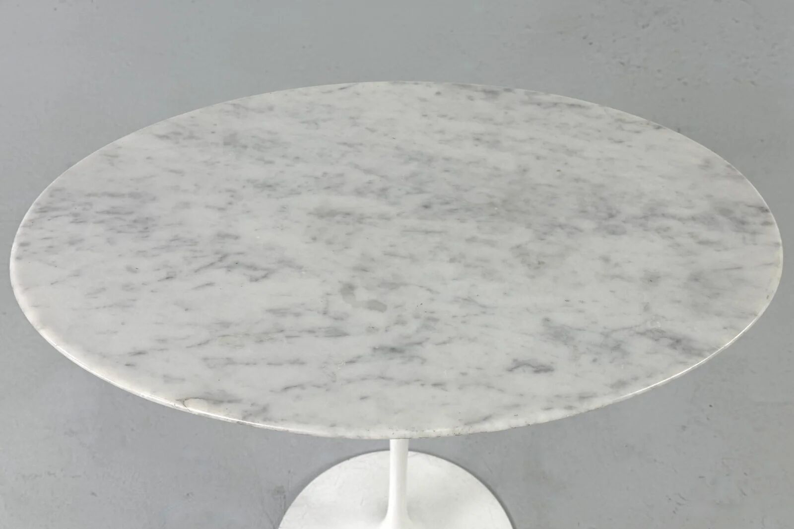 Tulip oval side table by Eero Saarinen for Knoll International – 1960s