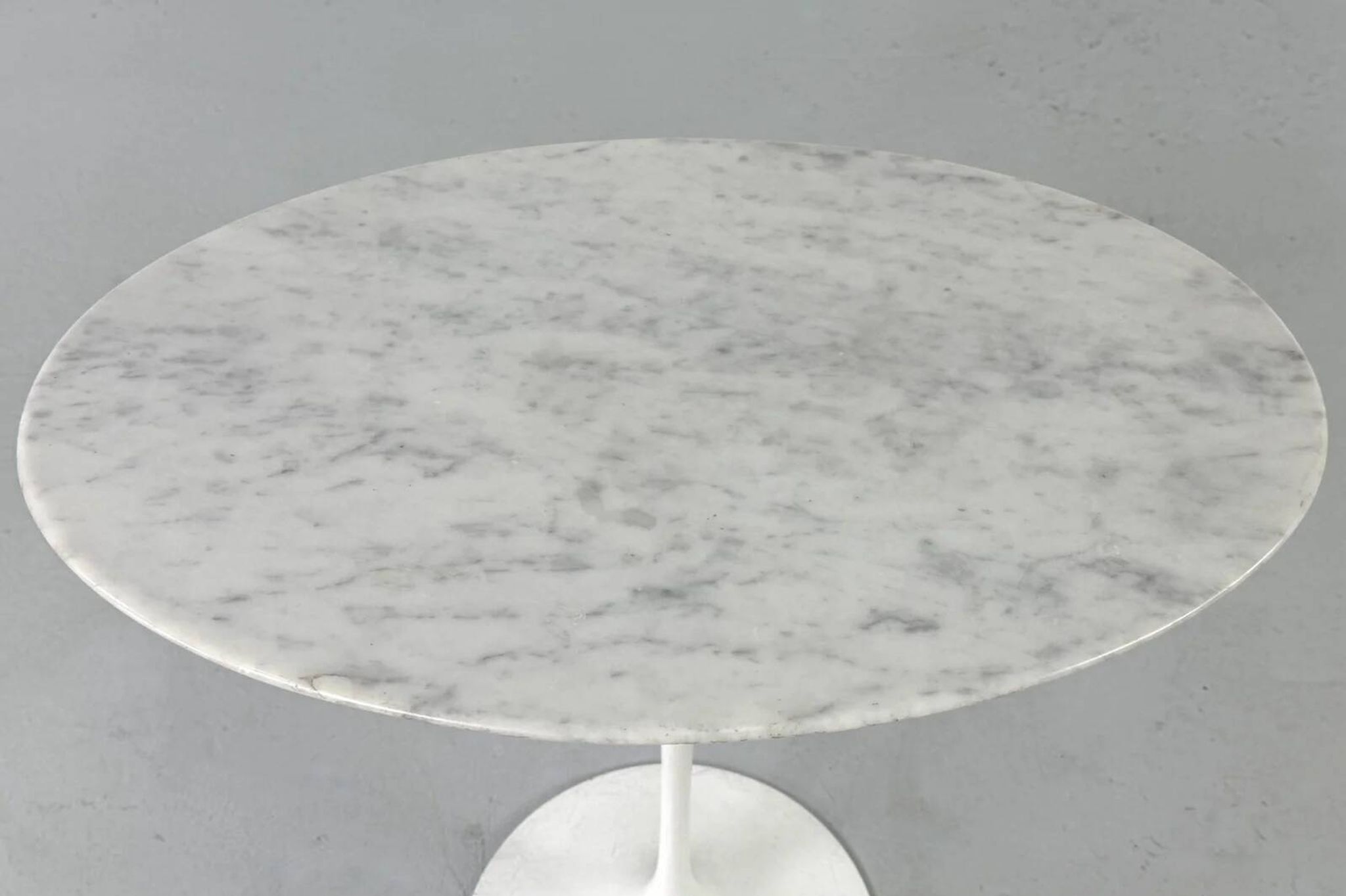 Tulip oval side table by Eero Saarinen for Knoll International – 1960s