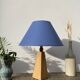 Lampe pyramide 80 en bois et abat jour bleu