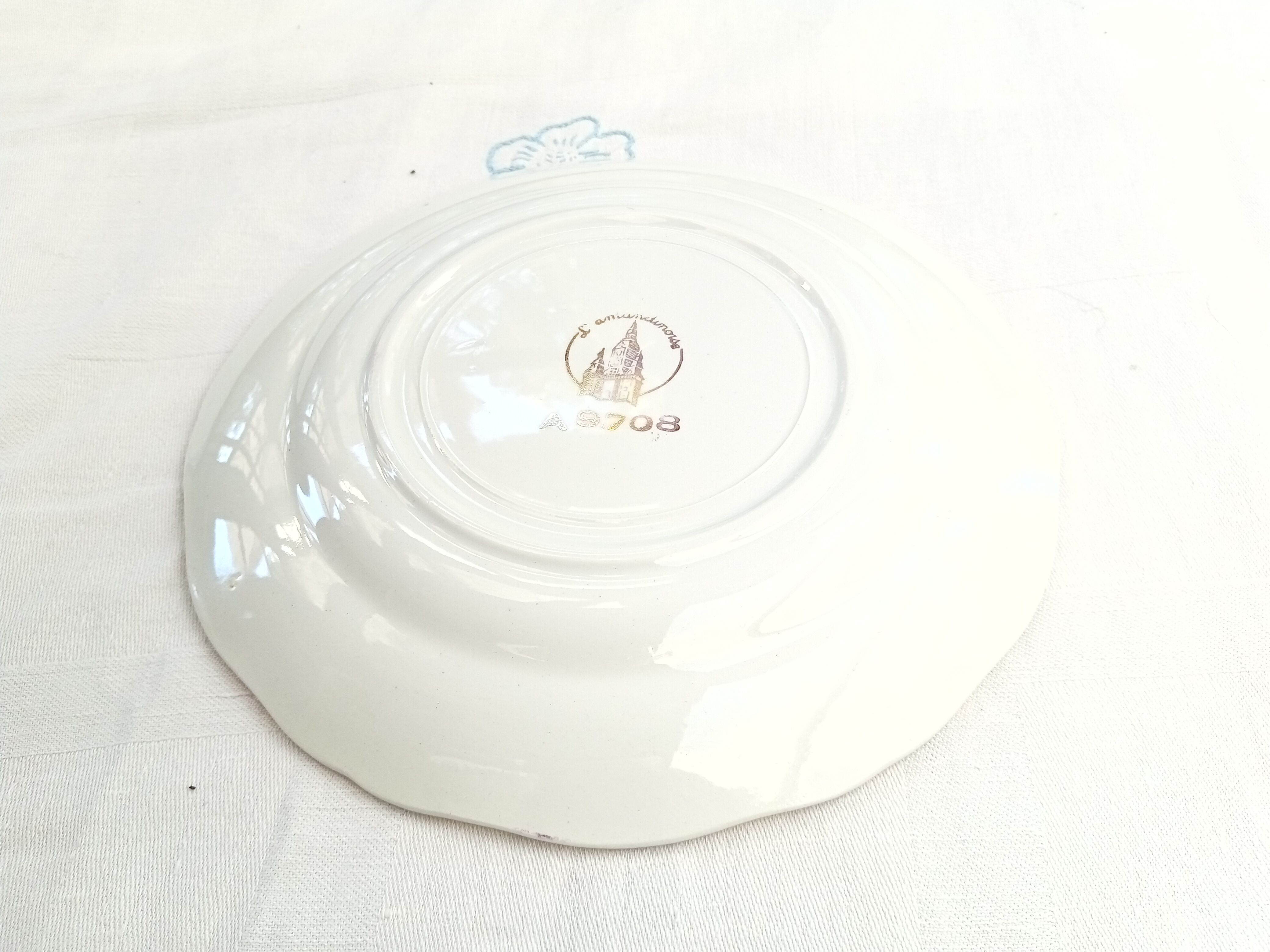 6 old L'Amandinoise dessert plates