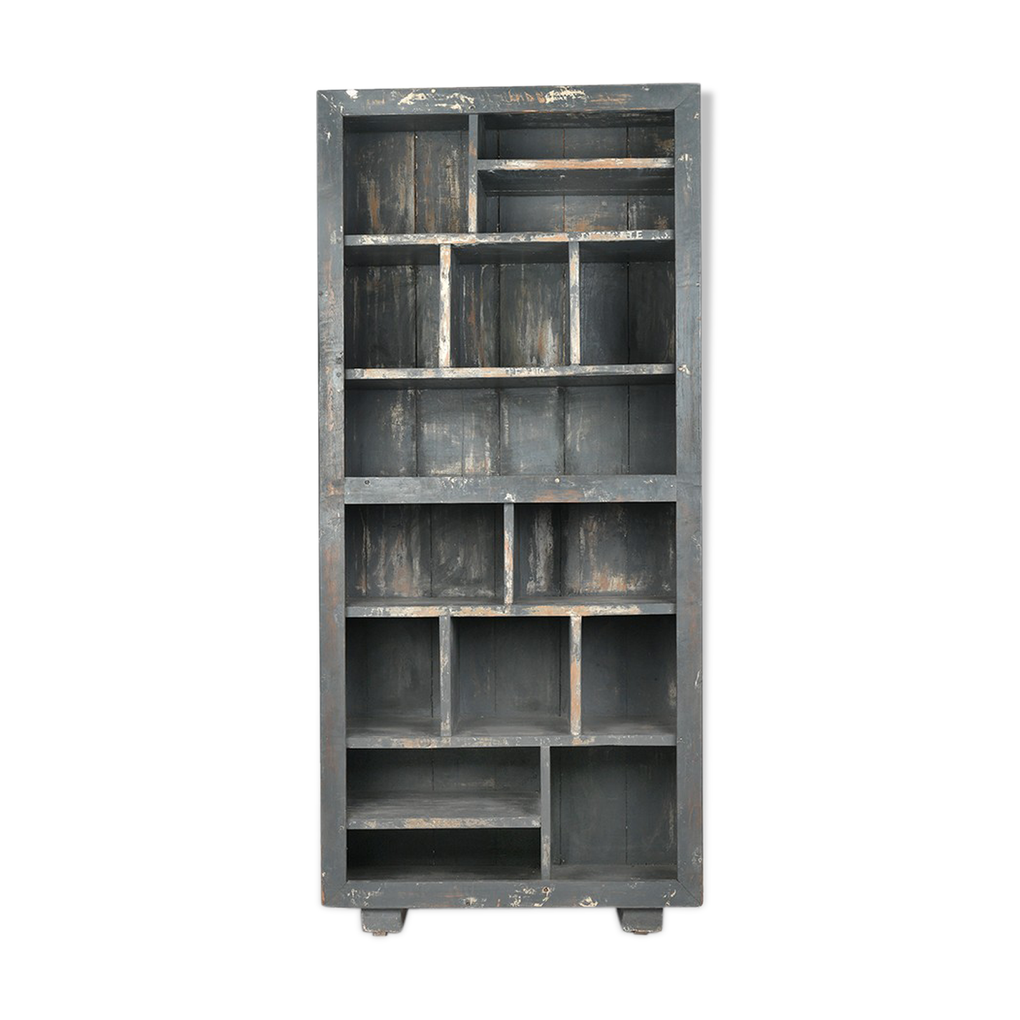 15-square patinated wooden library