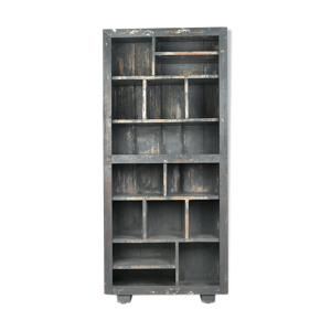 Bibliothèque en bois patiné à