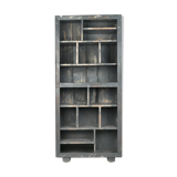 15-square patinated wooden library