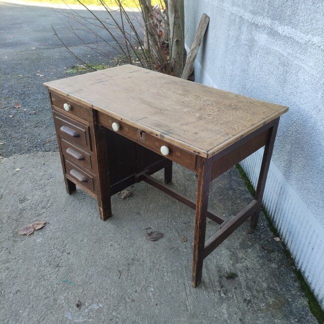 Children's desk
