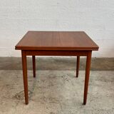 Scandinavian table with extensions