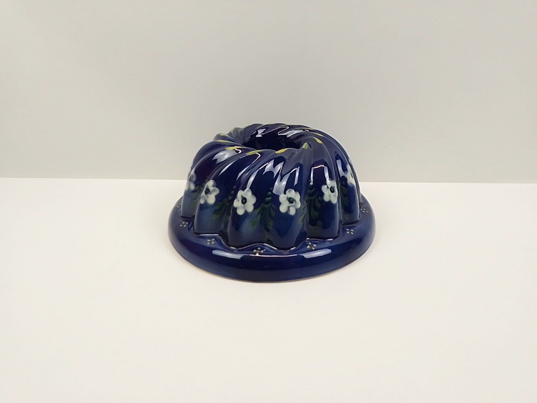 Decorative blue mold in ceramic deco flowers G.W. – Diameter 25 cm
