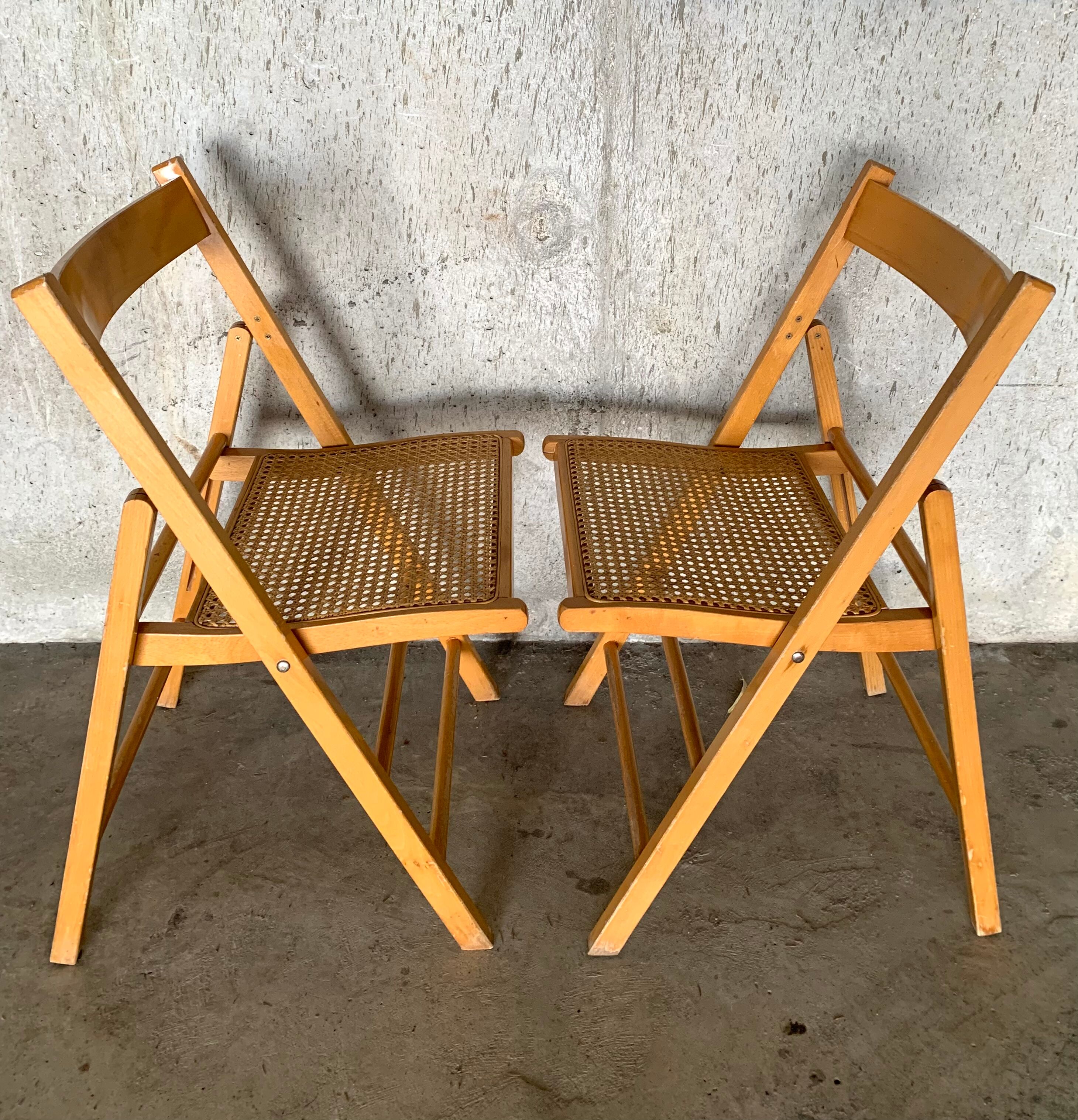 Cannee folding chair