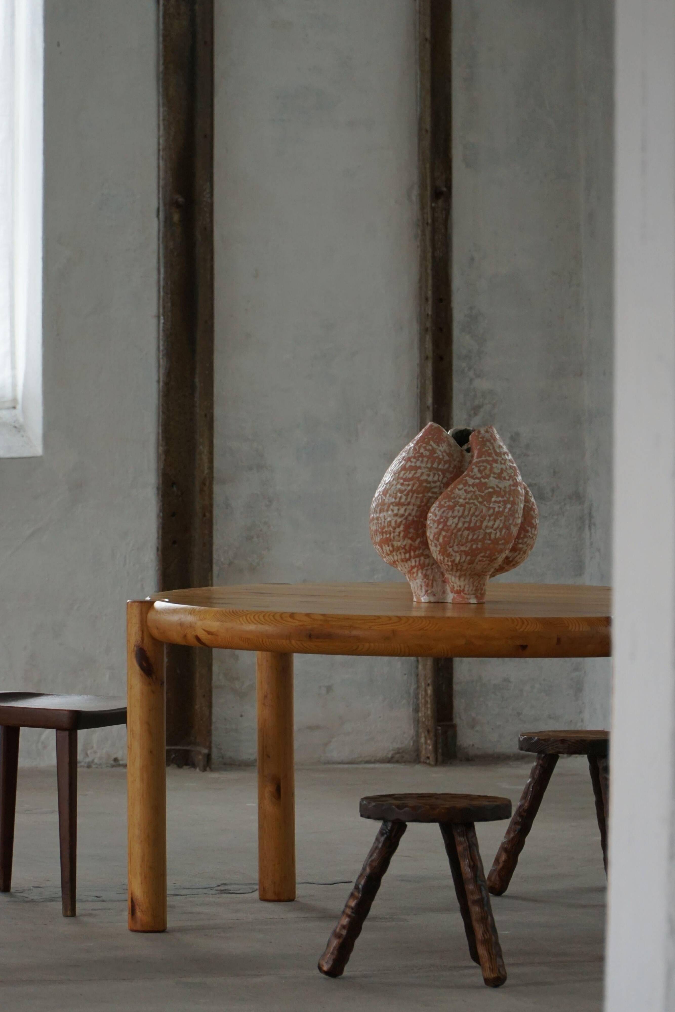 Rainer Daumiller, extendable round dining table in pine, modern Danish style, 1970s.