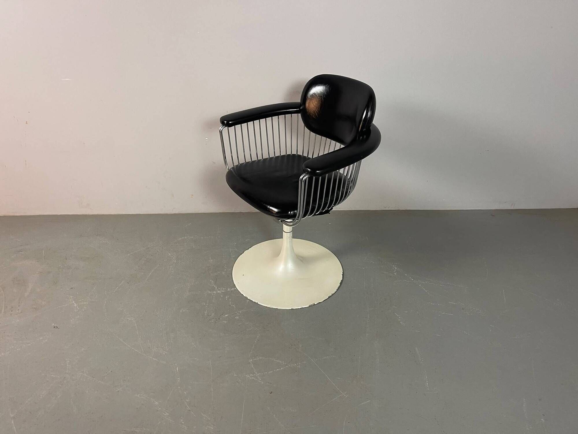 Single Mid-Century Belgian Swivel Armchair Attributed to Rudi Verelst