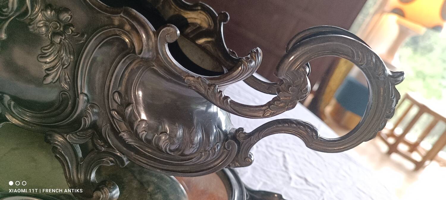 Antique jardinière sur son centre de table ovale, rocailles