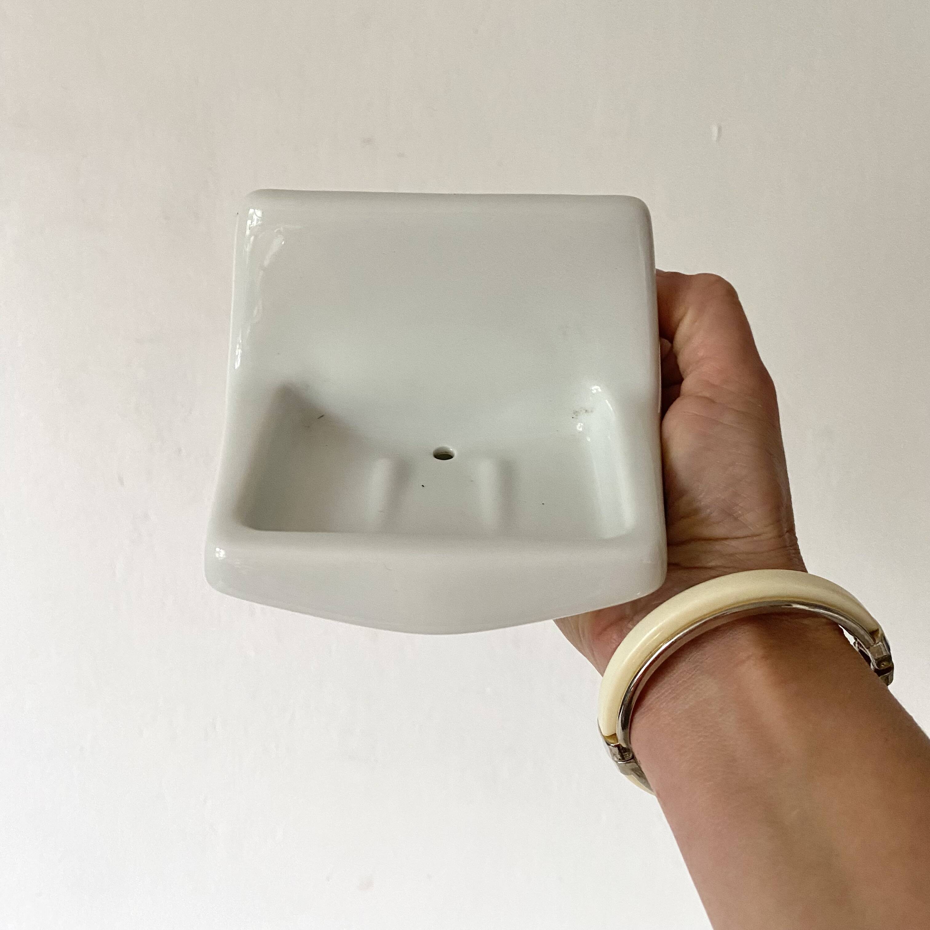 Wall soap dish in Limoges porcelain