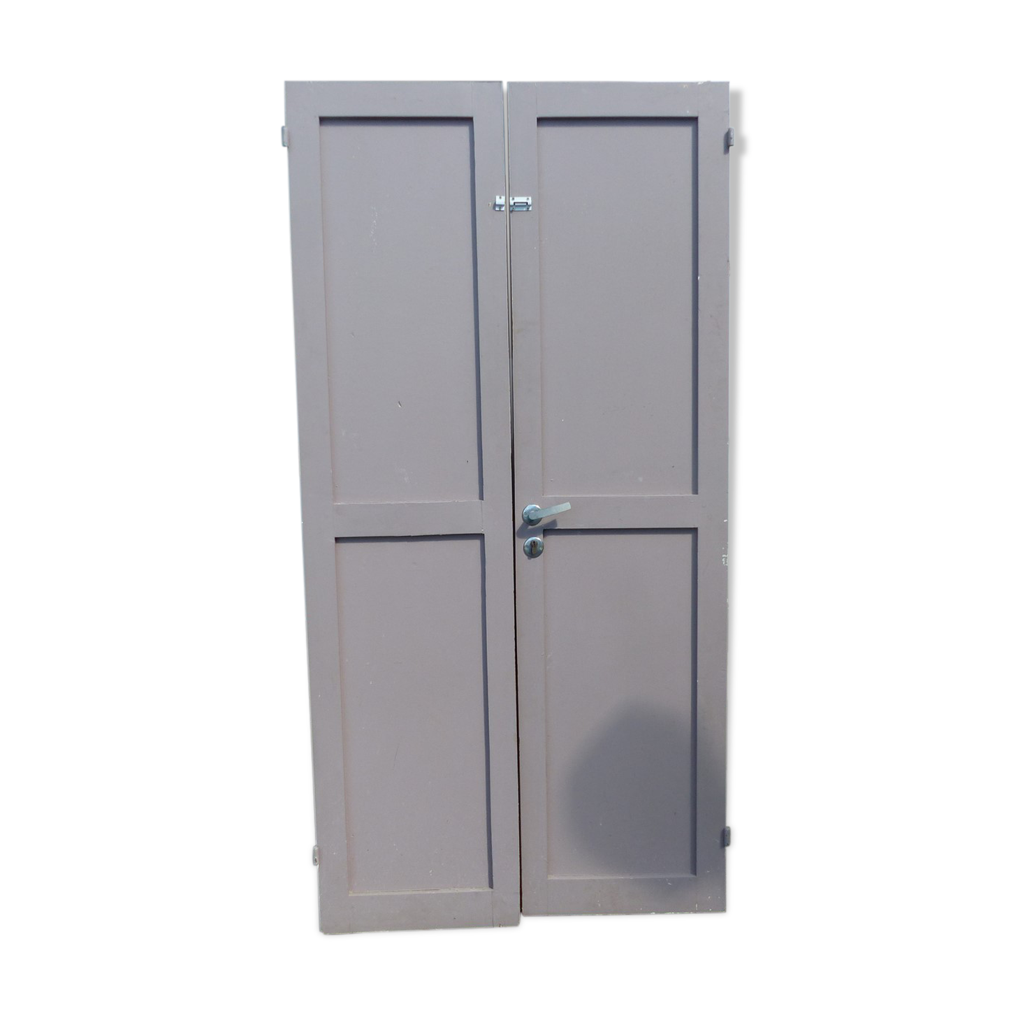 Old wooden doors 2 flaps