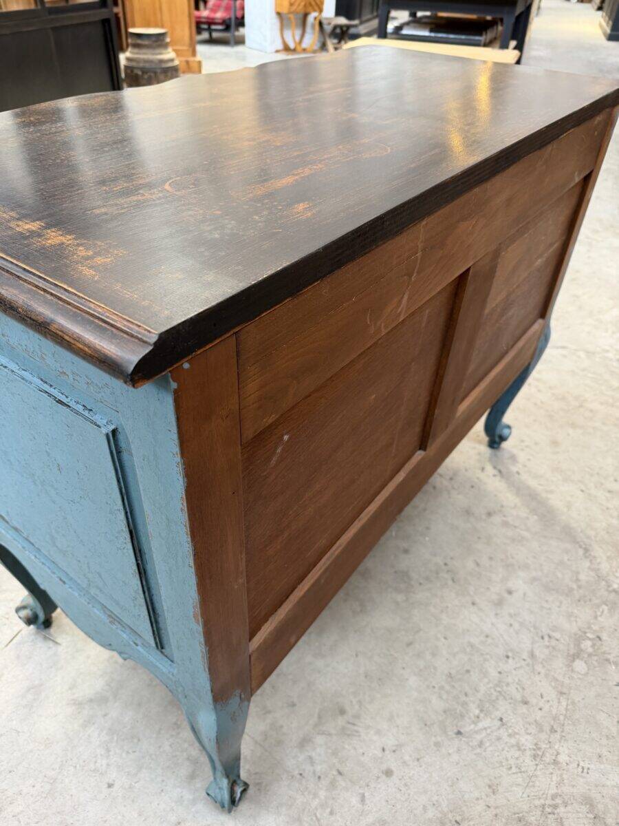 Commode de style Louis XV en noyer