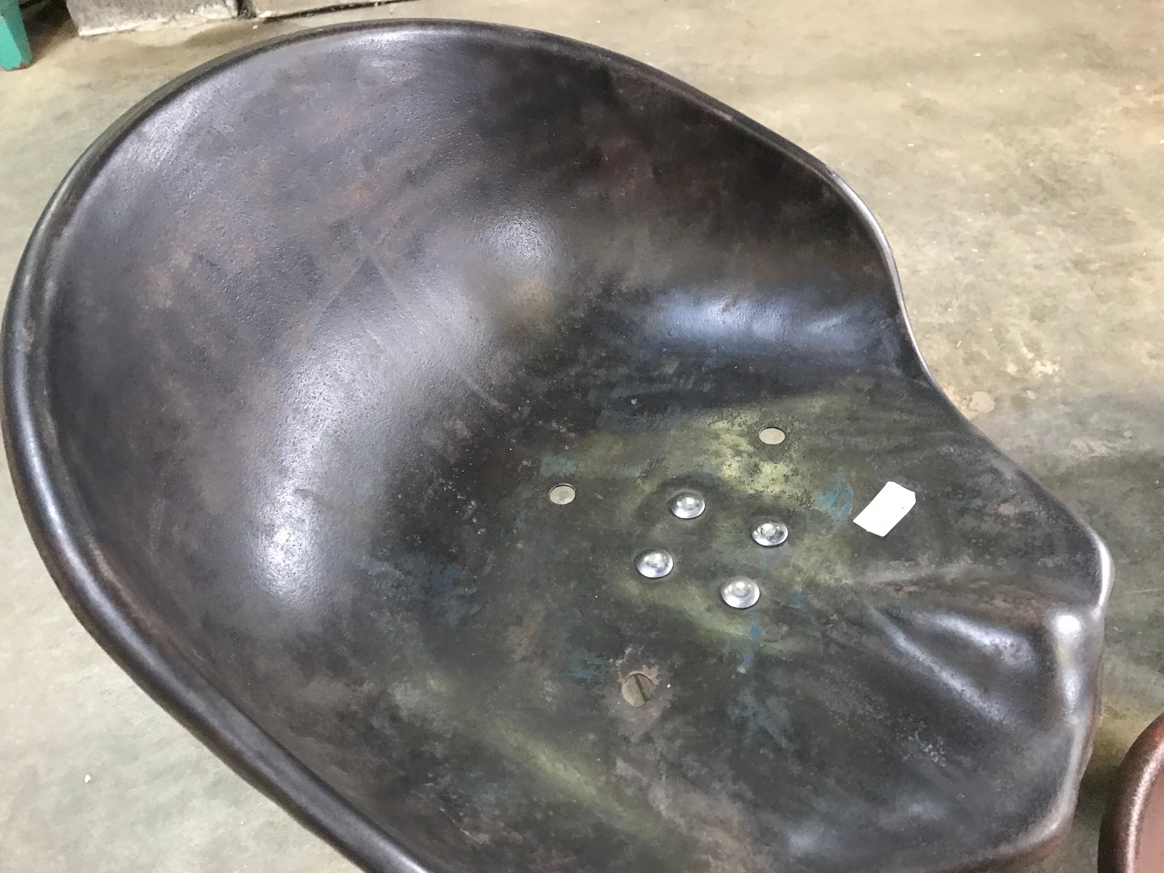 vintage industrial stool / tabouret