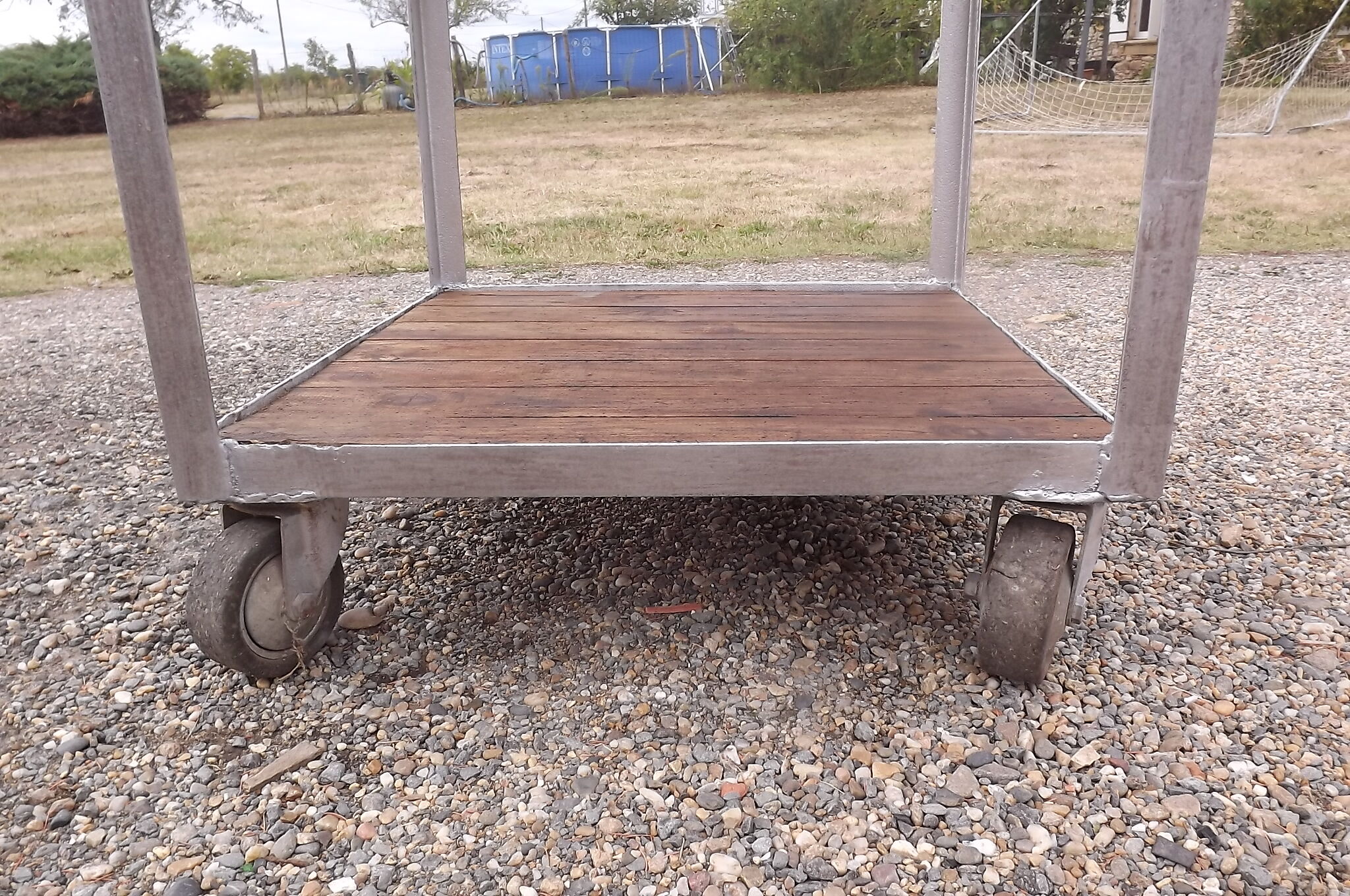 Table industrial iron and wood