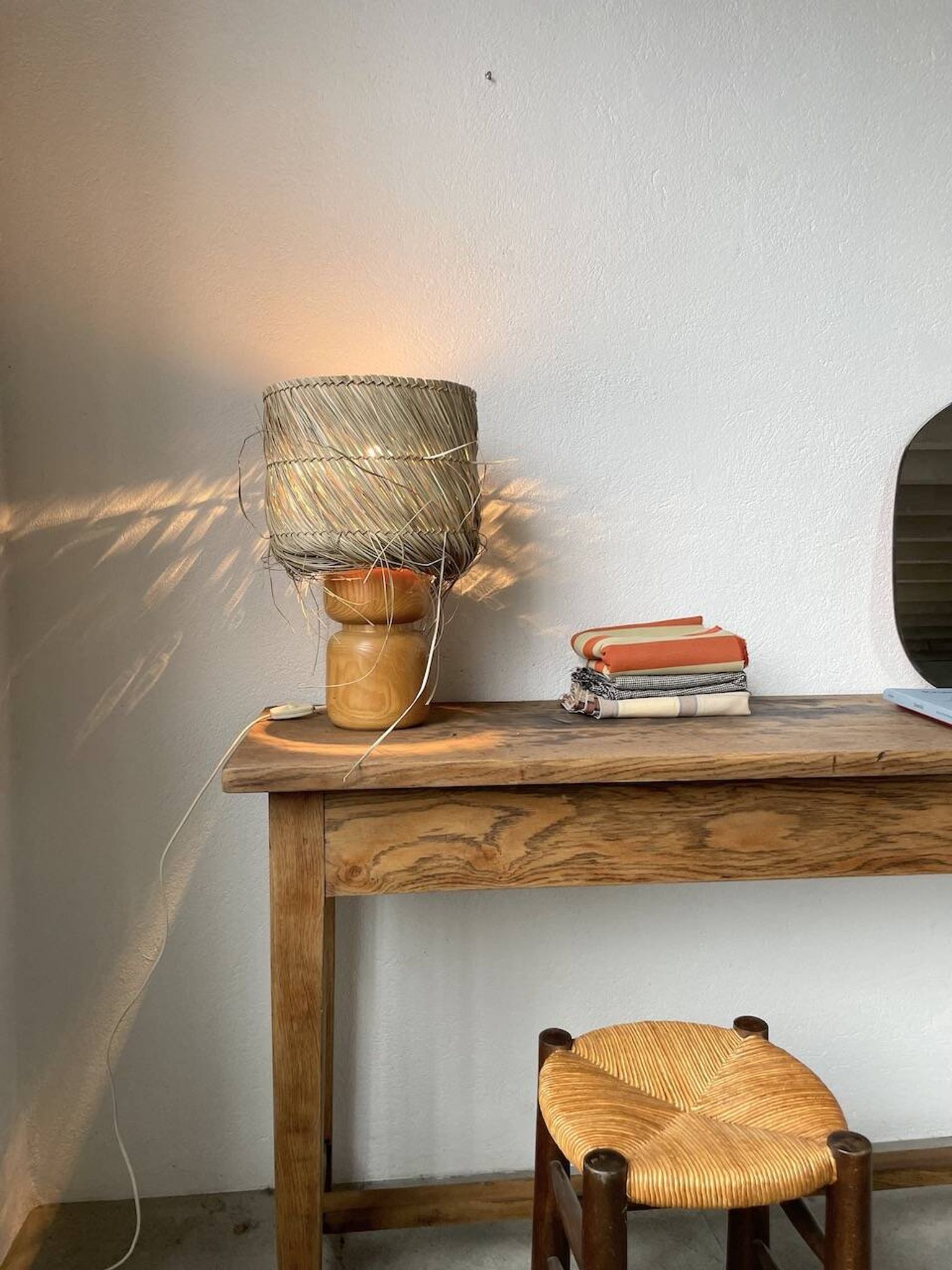 Lampe années 50 bois et paille