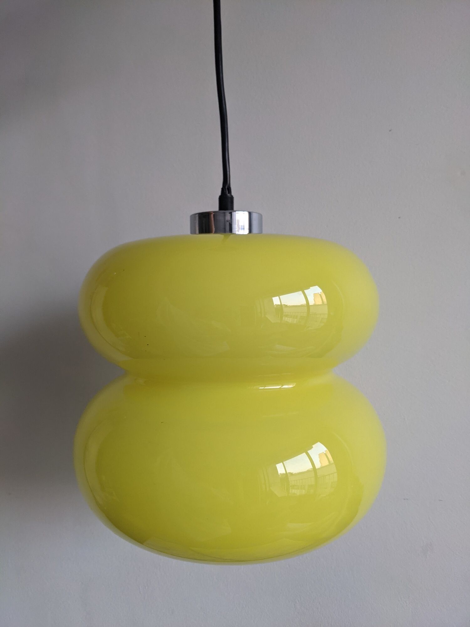 Suspension globe style peill & putlzer vintage lamp in yellow opaline for walking light