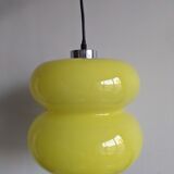 Suspension globe style peill & putlzer lampe vintage en opaline jaune pour luminaire baladeuse