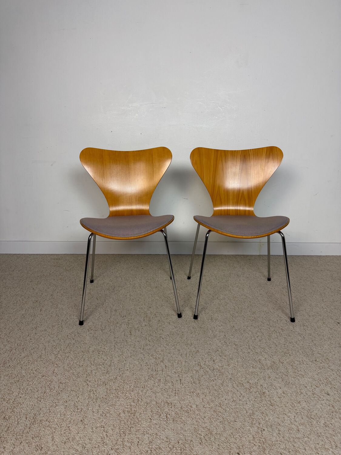 4 chairs Series 7 – Arne Jacobsen for Fritz Hansen