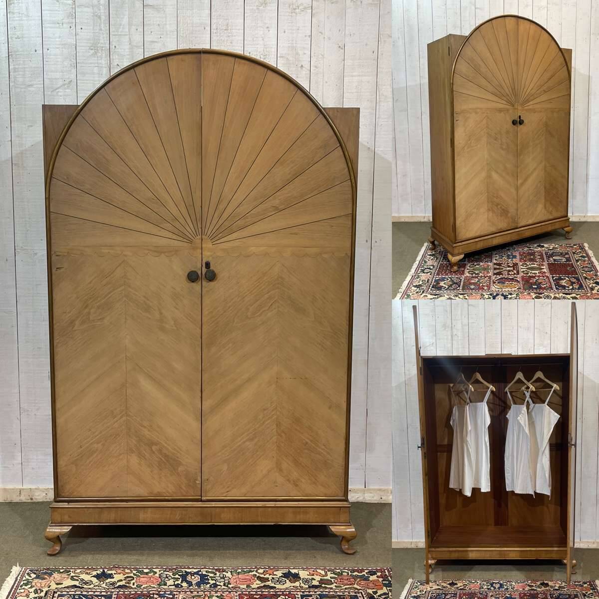 Penderie anglaise art déco en noyer des années 1930