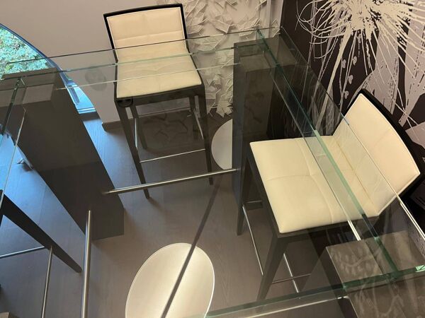 Table haute, mange-debout Ténéré de Roche Bobois