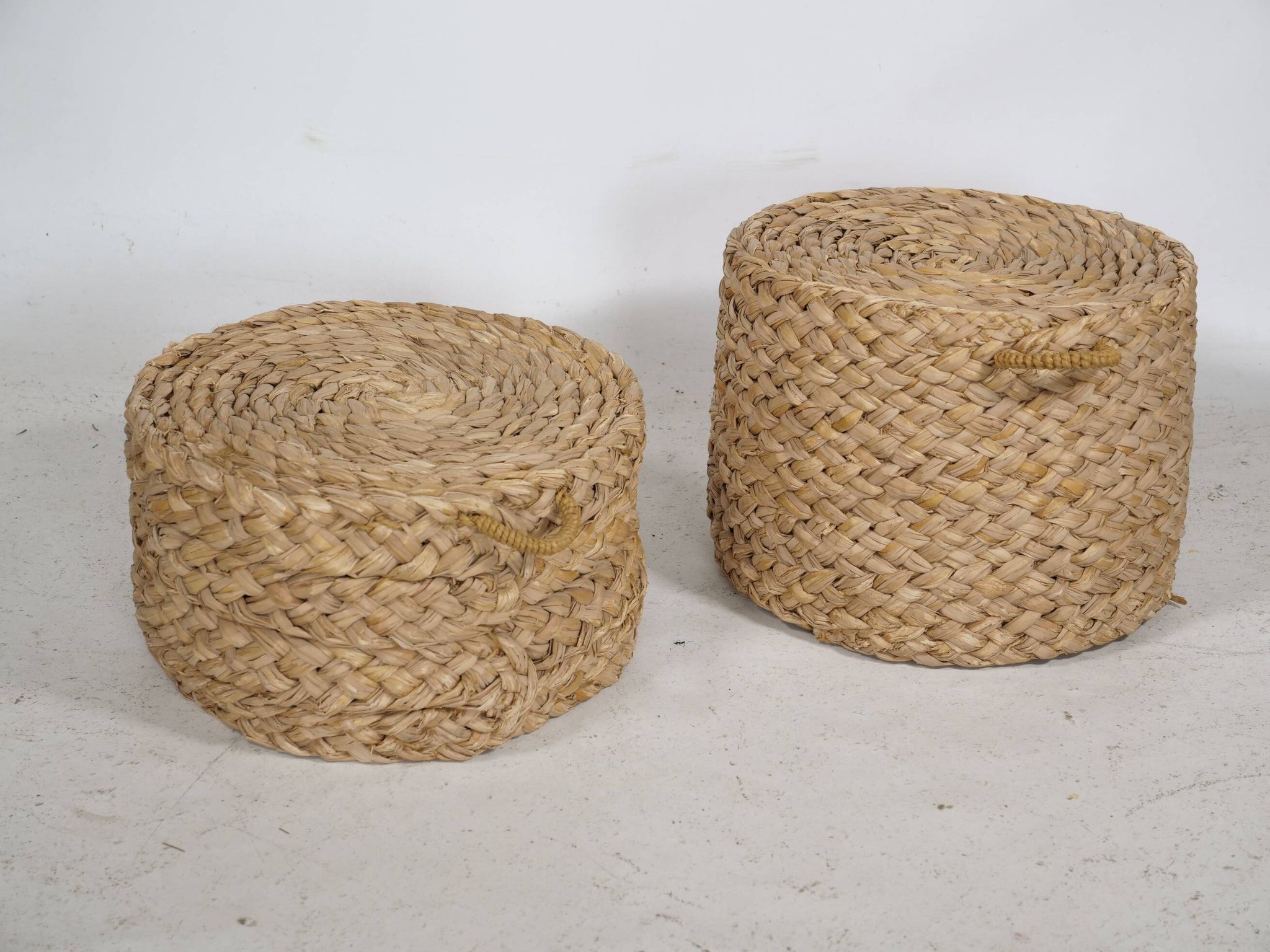 Tabourets gigognes design des années 1970 Tabourets tissés